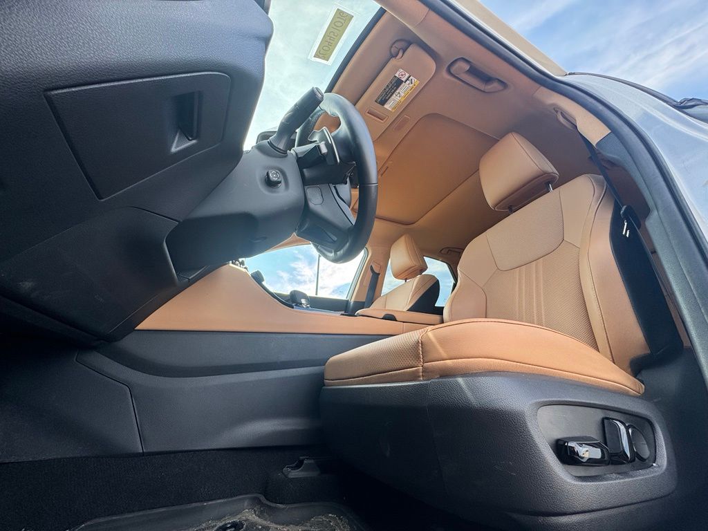 Thumbnail: 2024 Lexus ES - 2