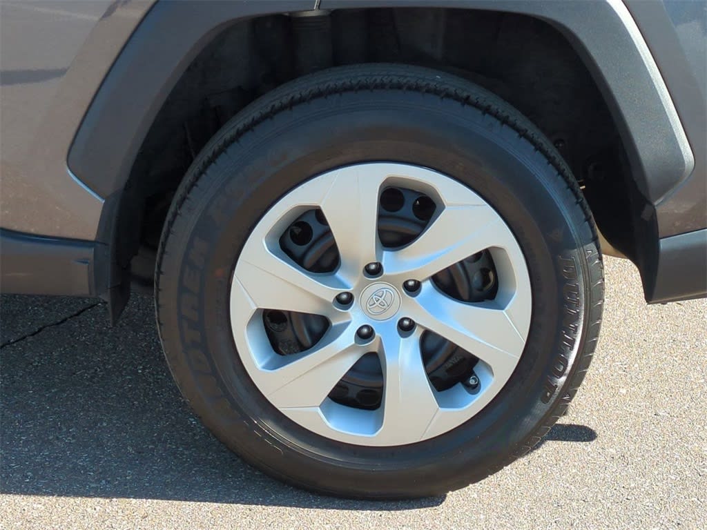 Thumbnail: 2022 Toyota RAV4 - 8