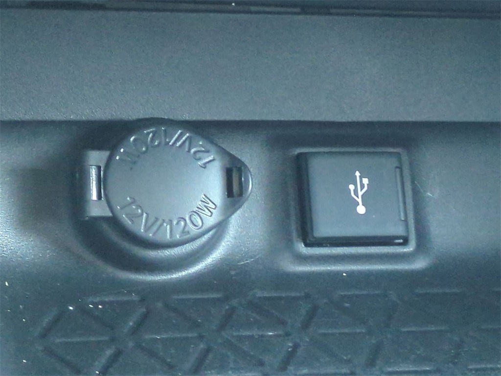 Thumbnail: 2022 Toyota RAV4 - 31