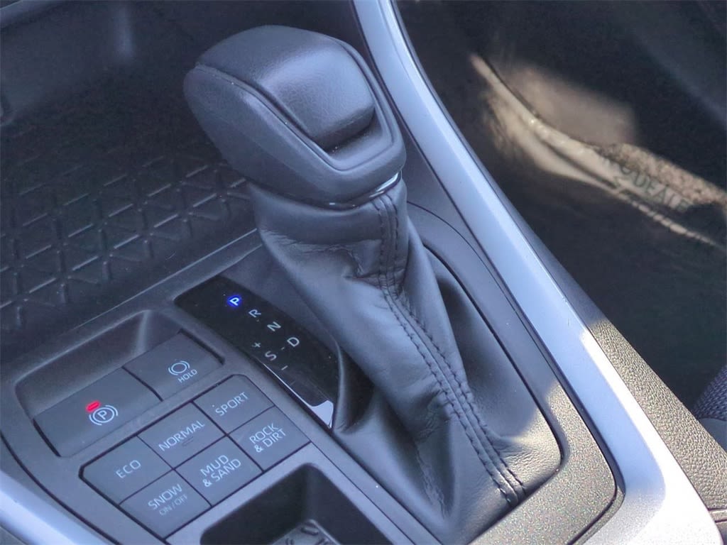 Thumbnail: 2022 Toyota RAV4 - 15