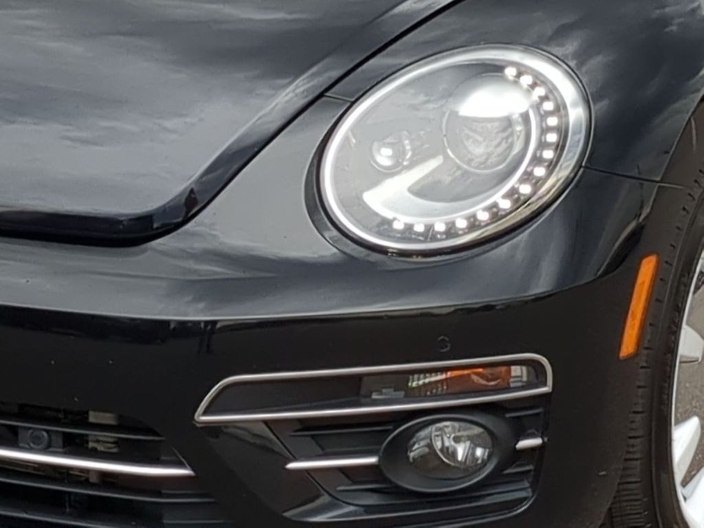 Thumbnail: 2019 Volkswagen Beetle - 20