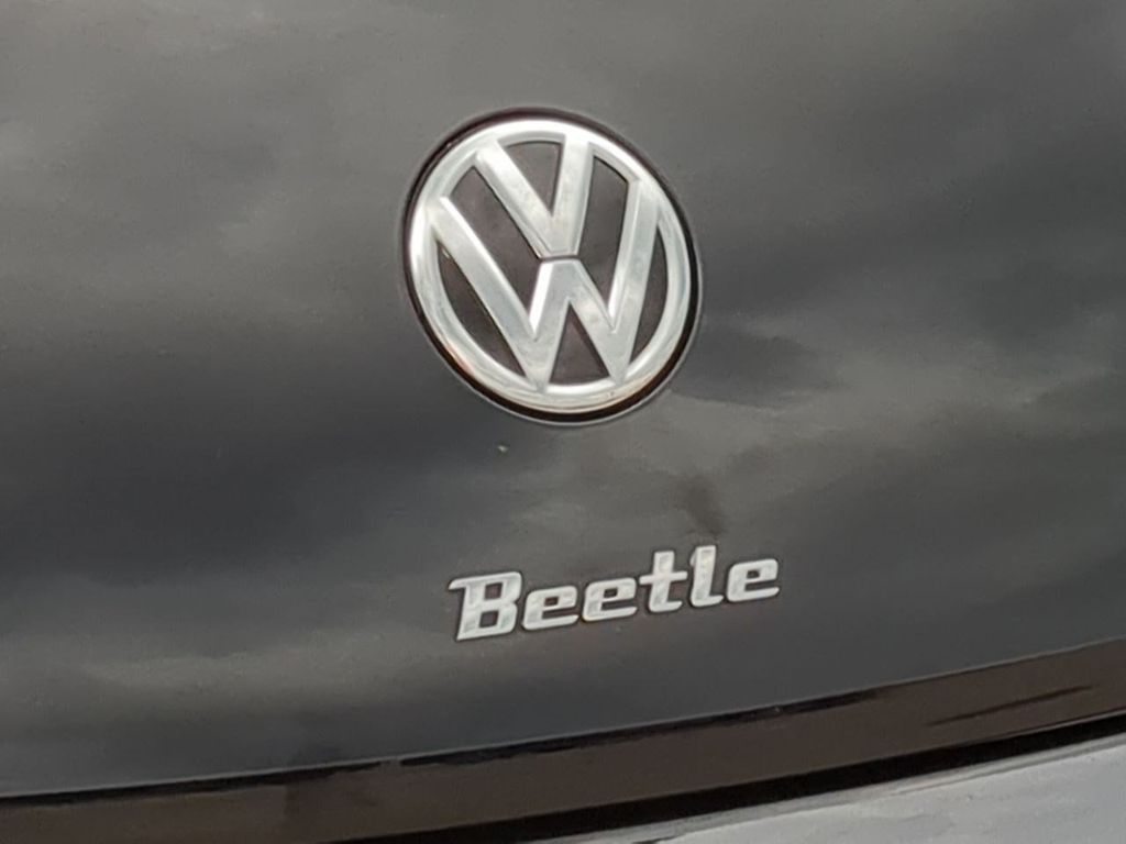 Thumbnail: 2019 Volkswagen Beetle - 21