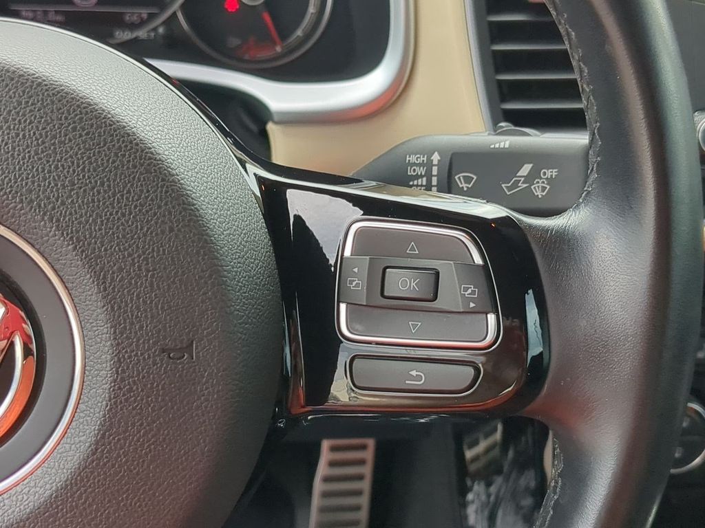 Thumbnail: 2019 Volkswagen Beetle - 25