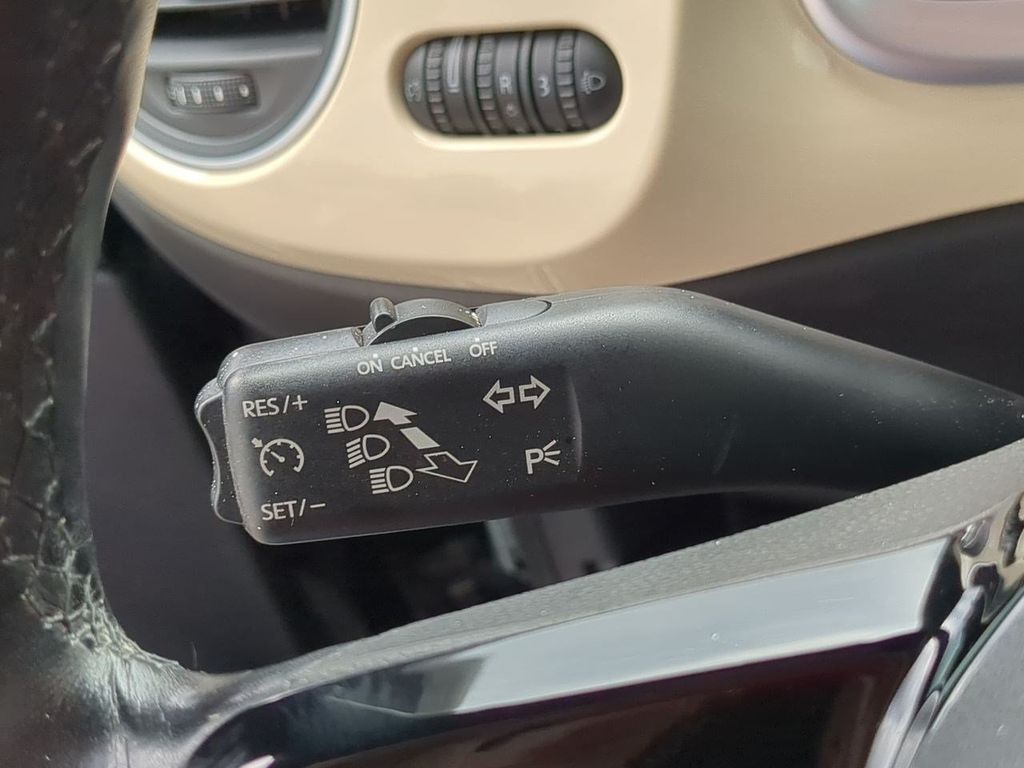 Thumbnail: 2019 Volkswagen Beetle - 27