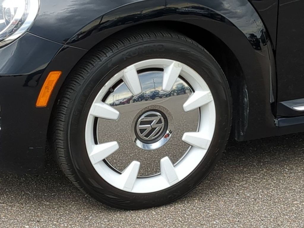 Thumbnail: 2019 Volkswagen Beetle - 7
