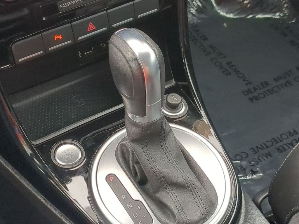 Thumbnail: 2019 Volkswagen Beetle - 12