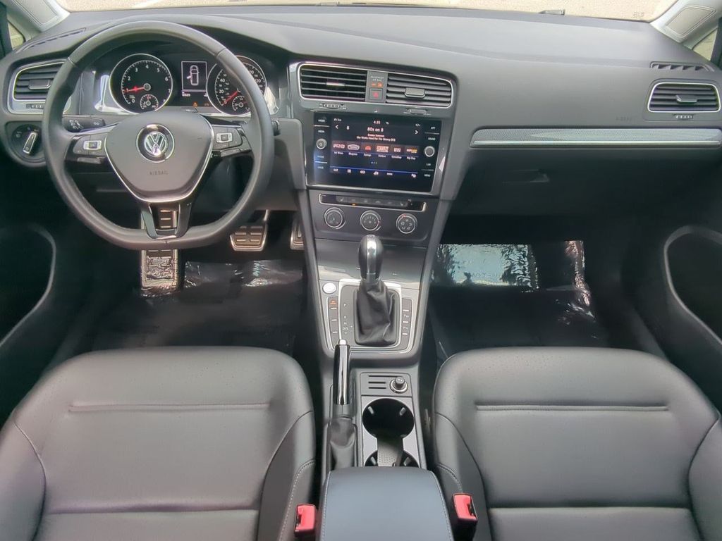 Thumbnail: 2019 Volkswagen Golf - 9