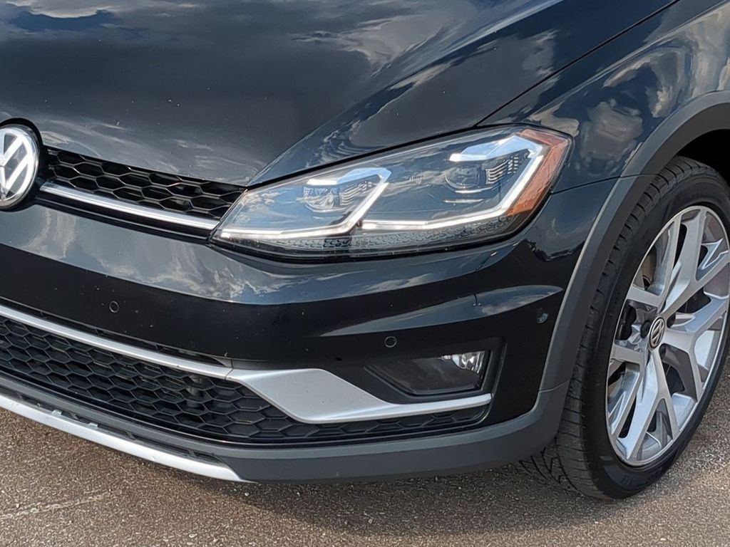 Thumbnail: 2019 Volkswagen Golf - 22