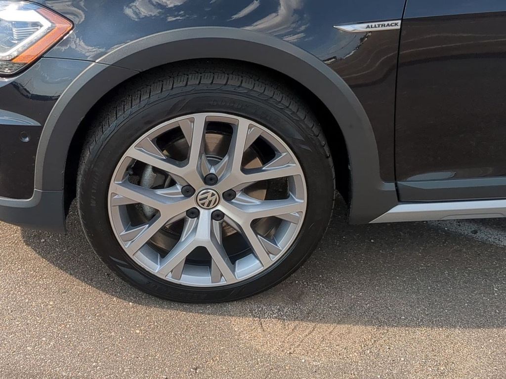 Thumbnail: 2019 Volkswagen Golf - 8