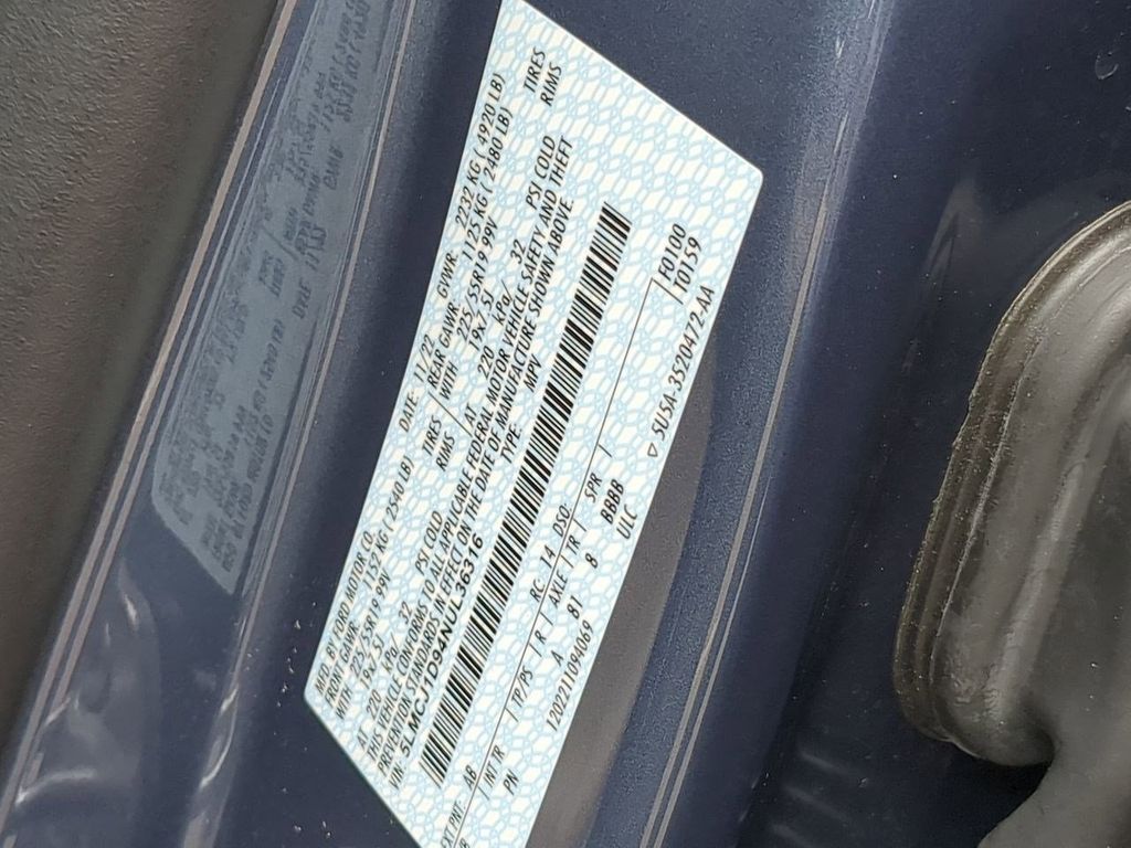 Thumbnail: 2022 Lincoln Corsair - 18