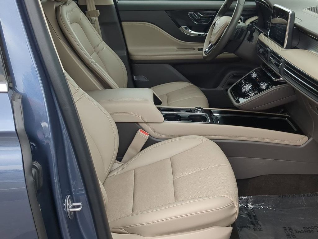 Thumbnail: 2022 Lincoln Corsair - 11