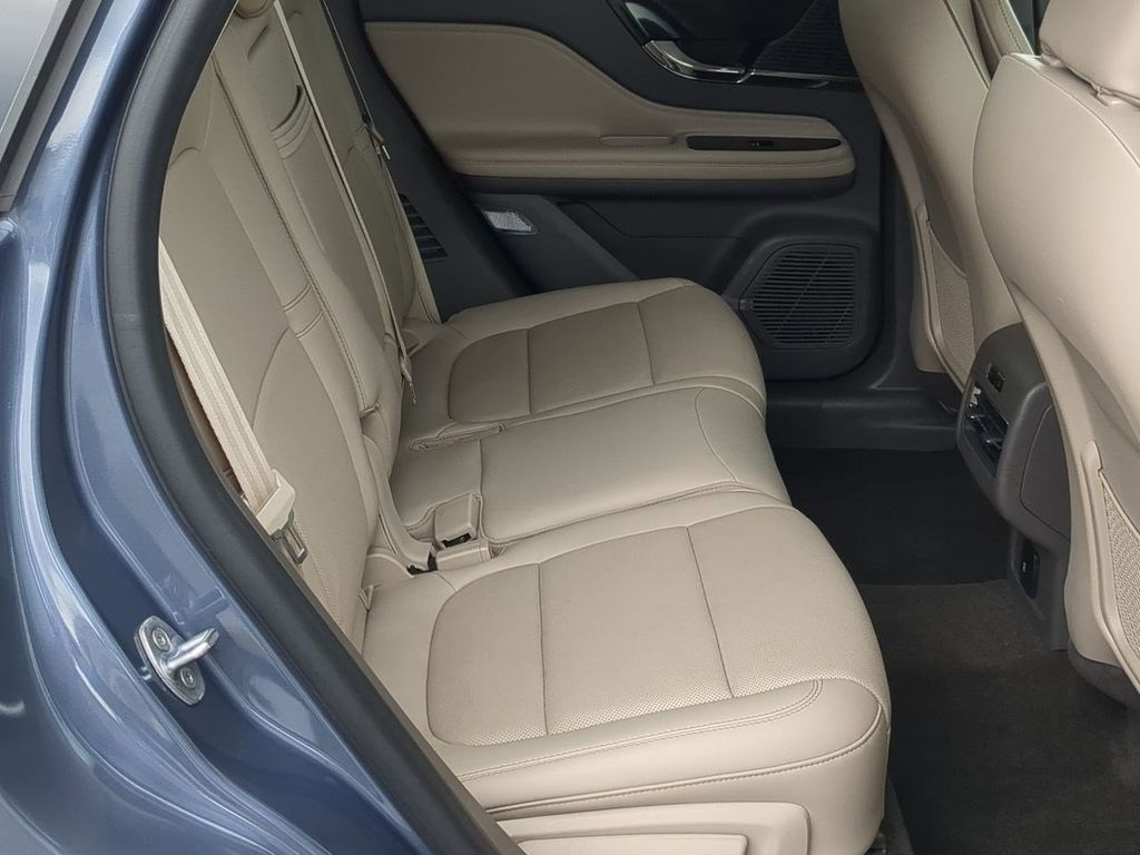 Thumbnail: 2022 Lincoln Corsair - 26