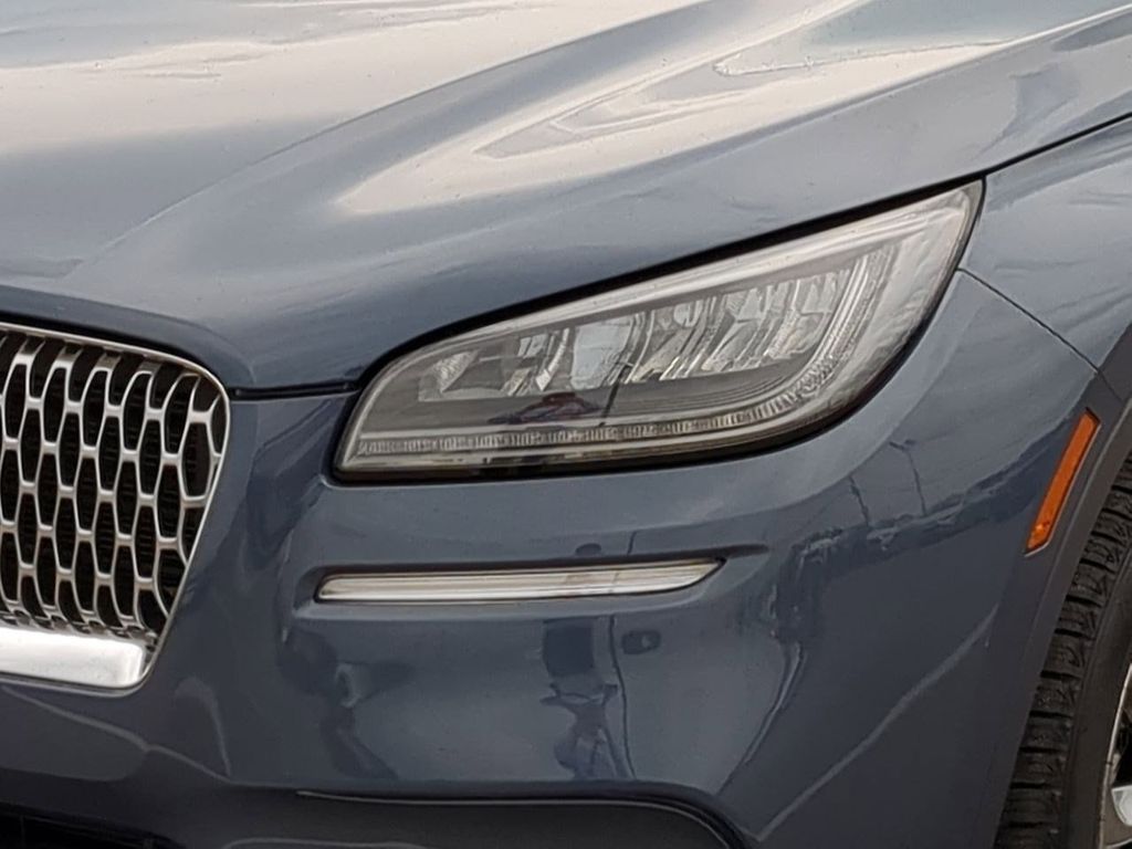 Thumbnail: 2022 Lincoln Corsair - 22