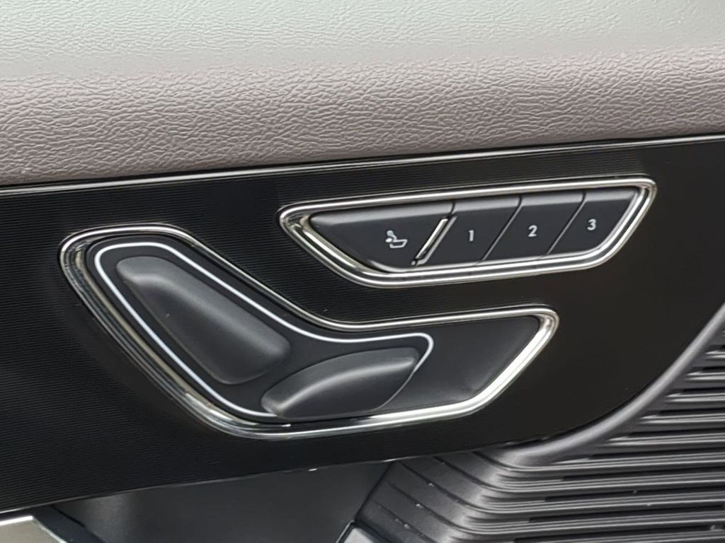 Thumbnail: 2022 Lincoln Corsair - 24