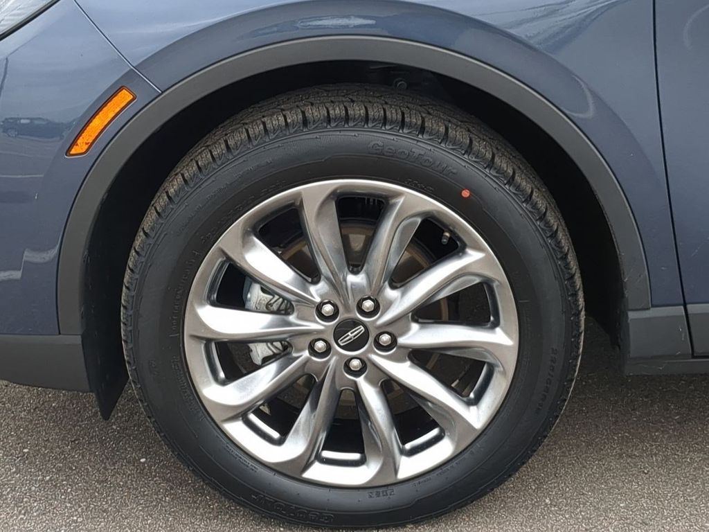 Thumbnail: 2022 Lincoln Corsair - 8