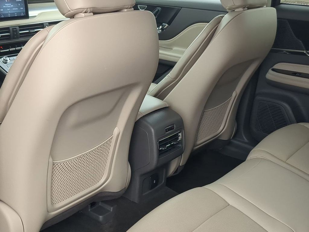 Thumbnail: 2022 Lincoln Corsair - 12