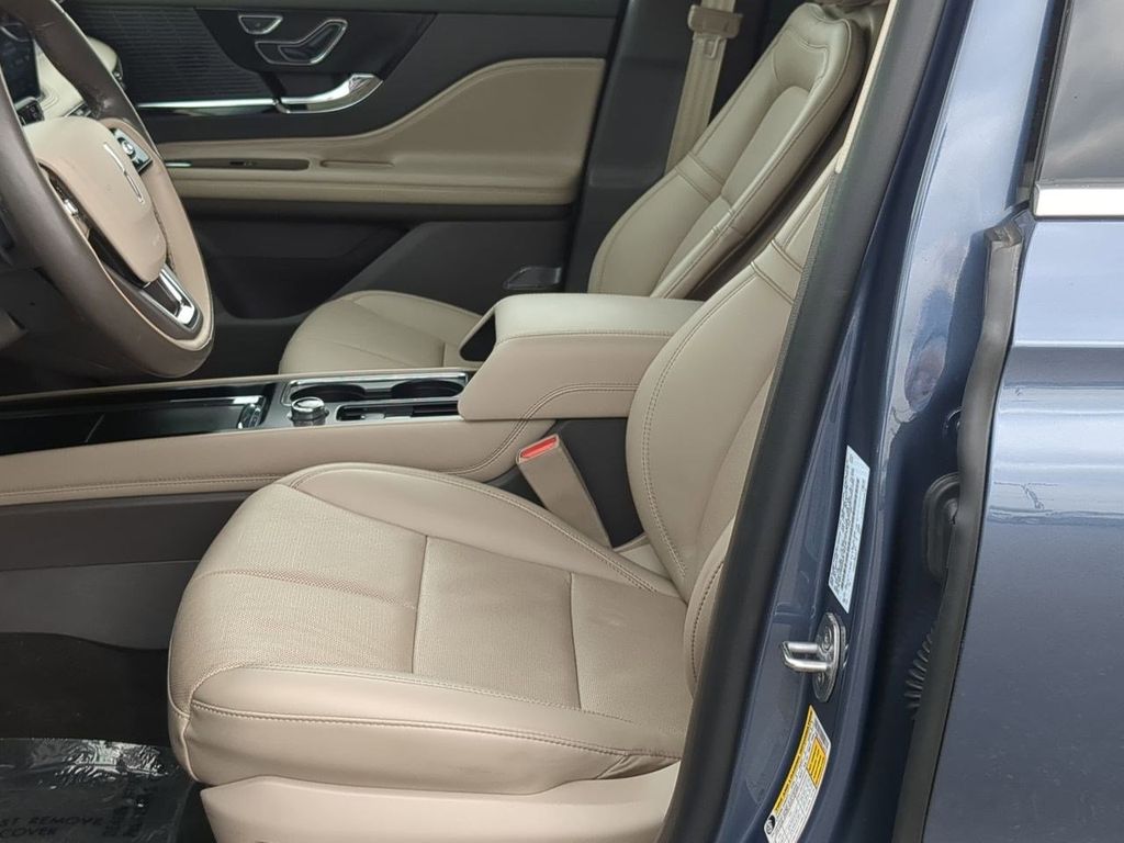 Thumbnail: 2022 Lincoln Corsair - 10