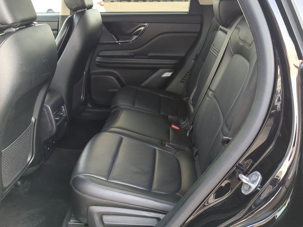 Thumbnail: 2024 Lincoln Corsair - 24