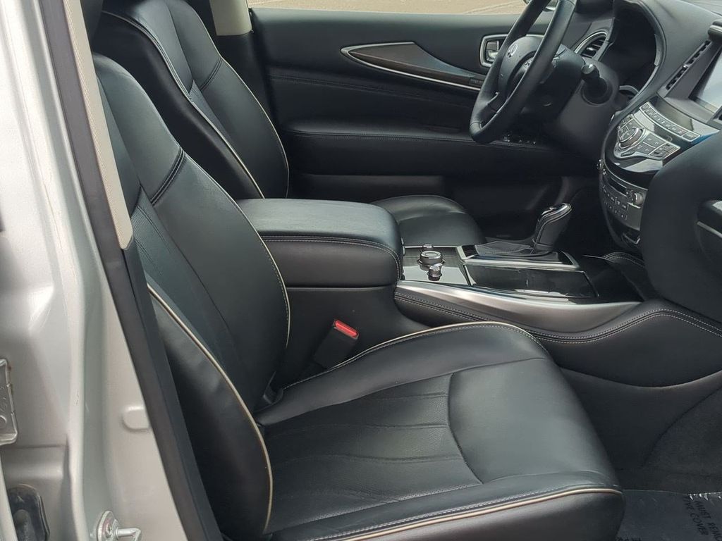 Thumbnail: 2016 INFINITI QX60 - 11