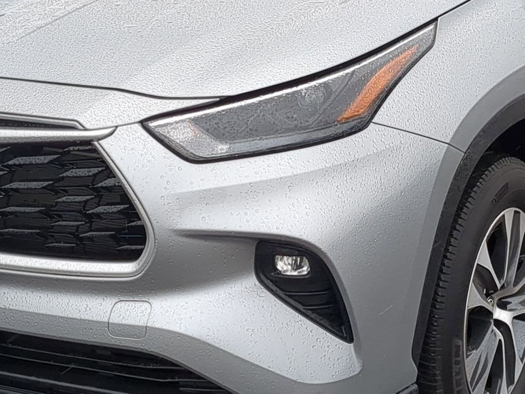 Thumbnail: 2023 Toyota Highlander - 22