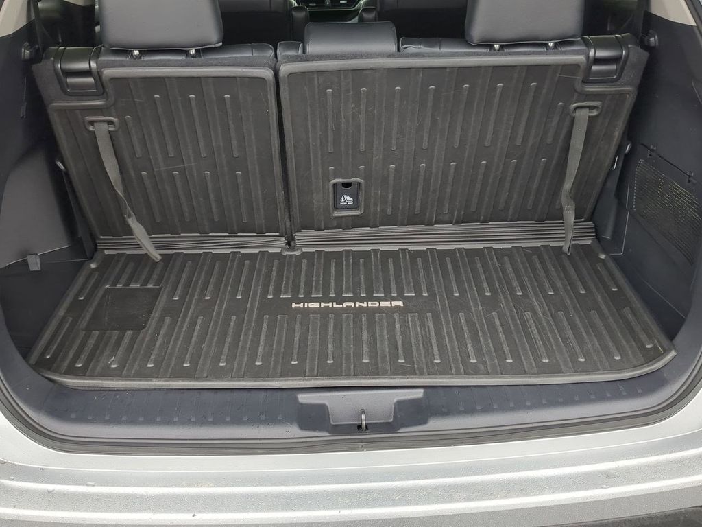 Thumbnail: 2023 Toyota Highlander - 17