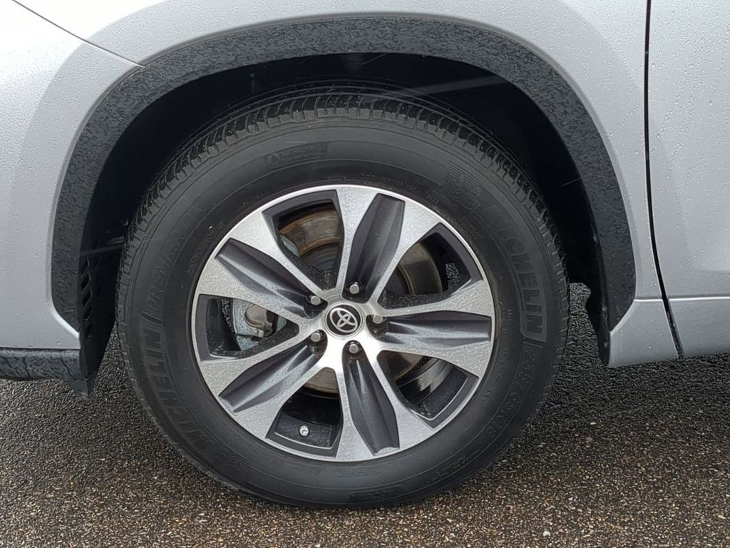 Thumbnail: 2023 Toyota Highlander - 8