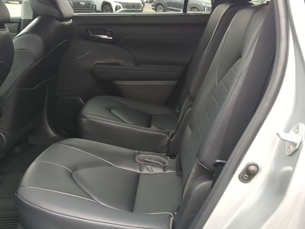 Thumbnail: 2023 Toyota Highlander - 12