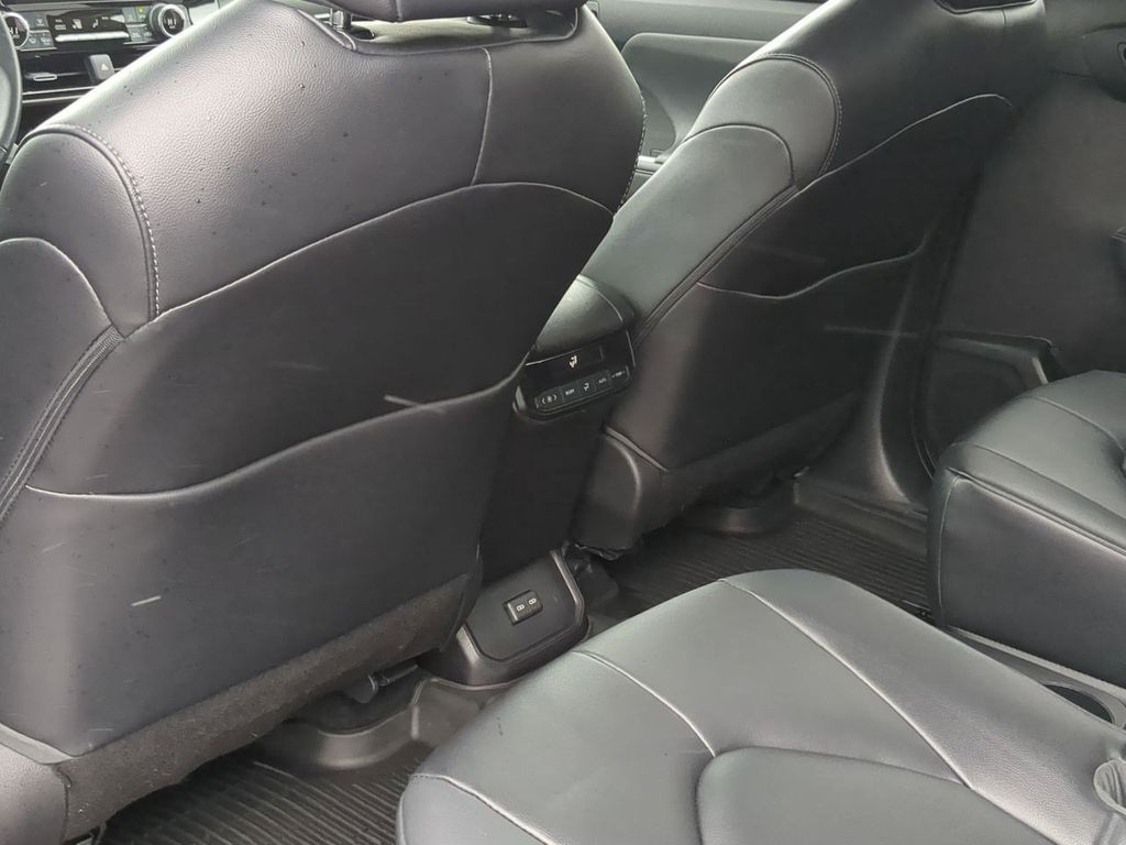 Thumbnail: 2023 Toyota Highlander - 25