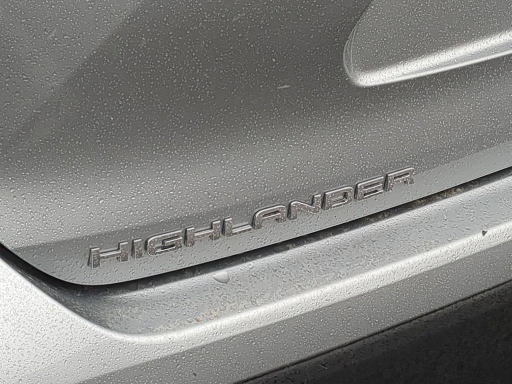 Thumbnail: 2023 Toyota Highlander - 23