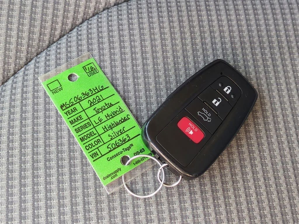 Thumbnail: 2021 Toyota Highlander - 18