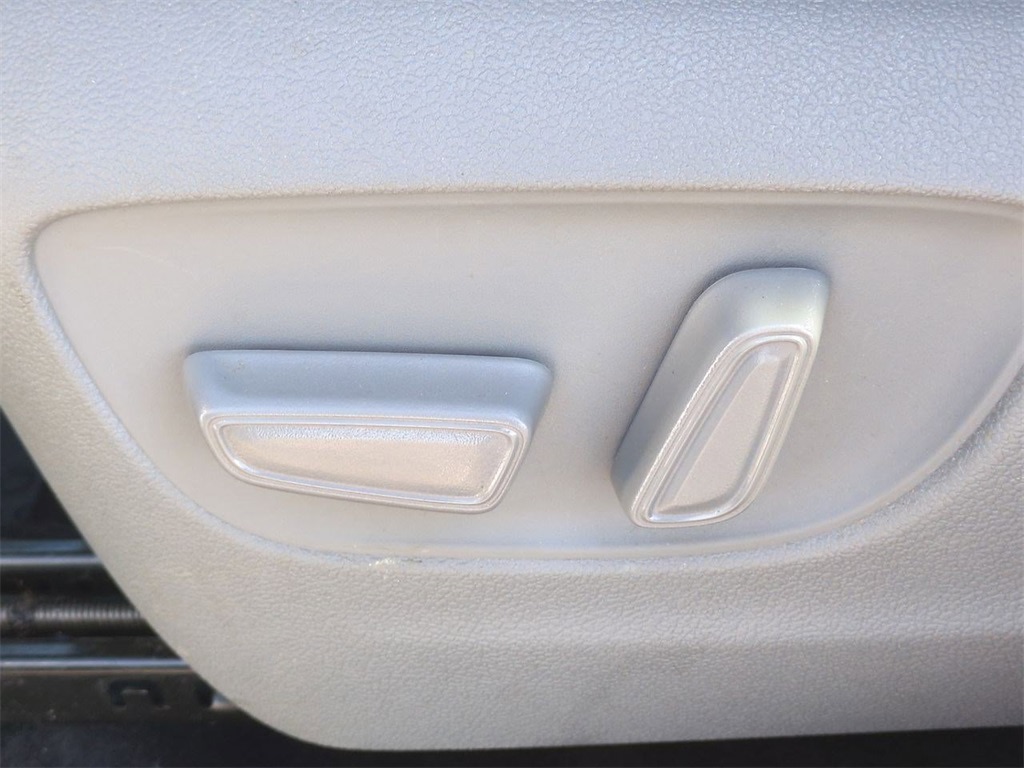 Thumbnail: 2021 Toyota Highlander - 25