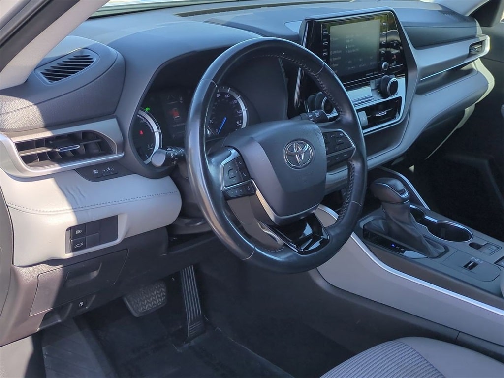 Thumbnail: 2021 Toyota Highlander - 2