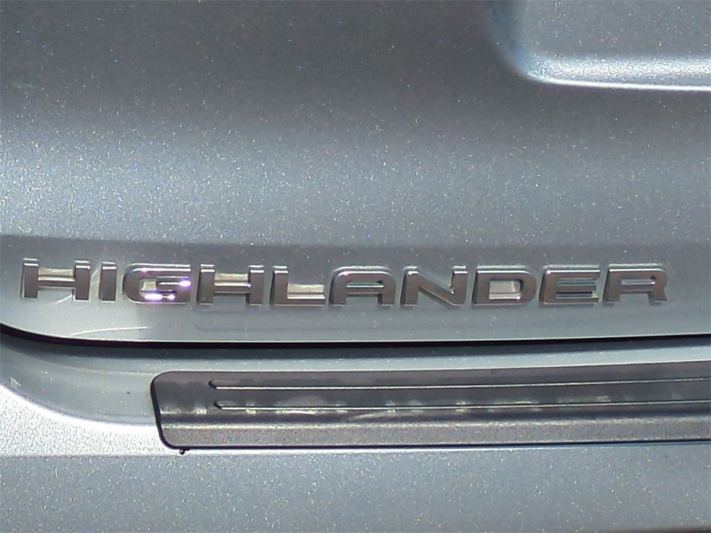 Thumbnail: 2021 Toyota Highlander - 24