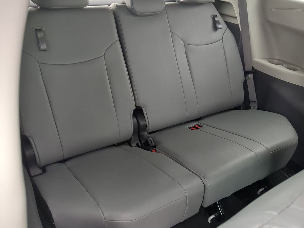 Thumbnail: 2023 Toyota Sienna - 28