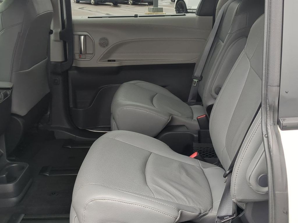 Thumbnail: 2023 Toyota Sienna - 12