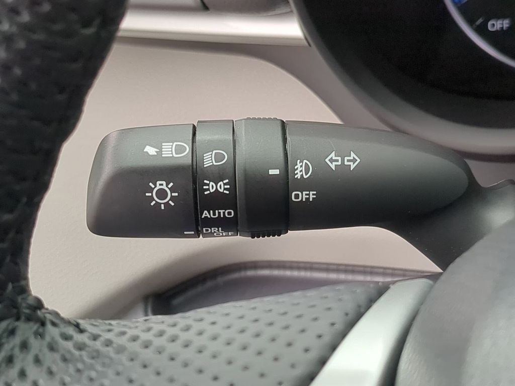 Thumbnail: 2023 Toyota Sienna - 31