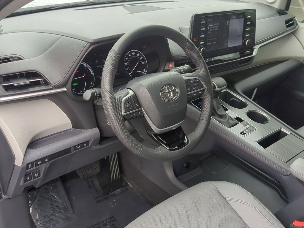 Thumbnail: 2023 Toyota Sienna - 2