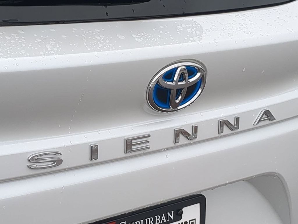 Thumbnail: 2023 Toyota Sienna - 23