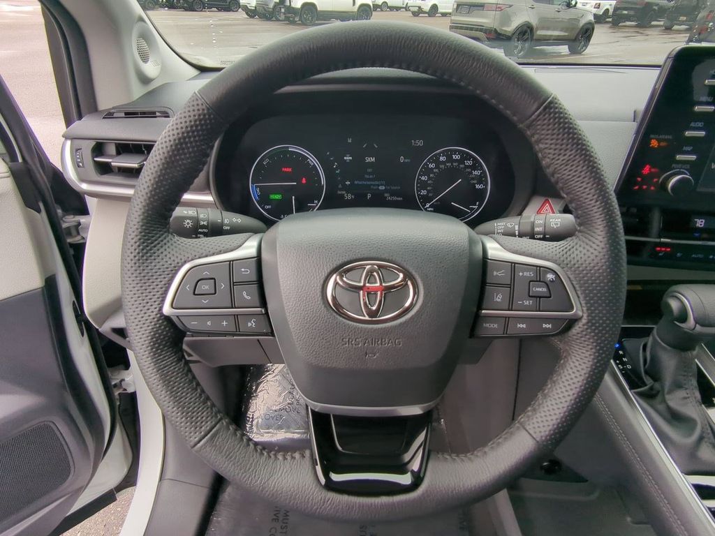 Thumbnail: 2023 Toyota Sienna - 13