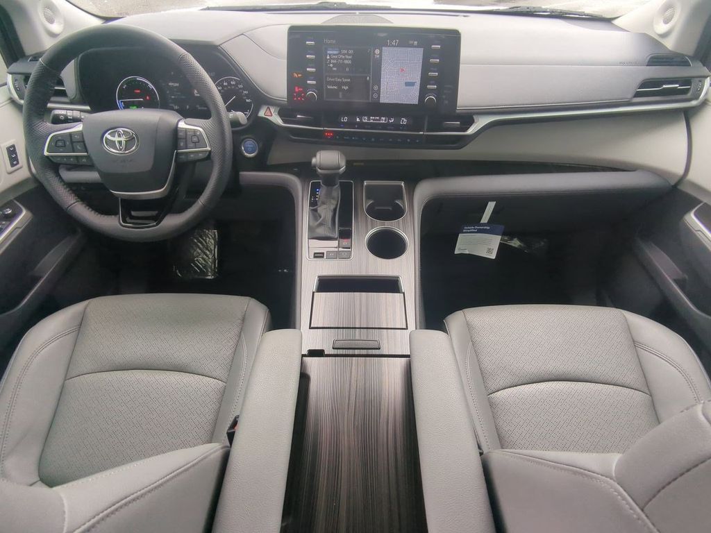 Thumbnail: 2023 Toyota Sienna - 9