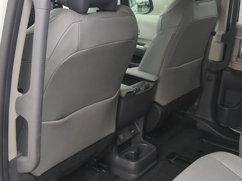 Thumbnail: 2023 Toyota Sienna - 25