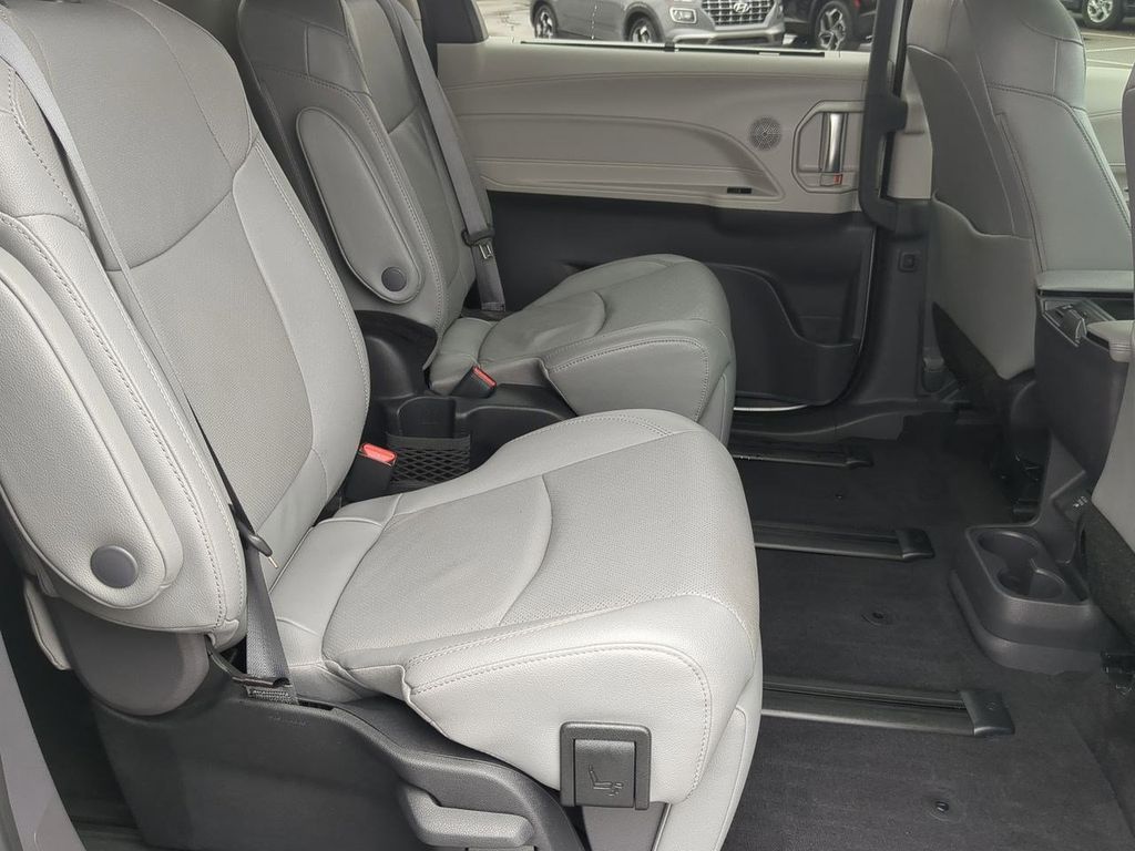 Thumbnail: 2023 Toyota Sienna - 26