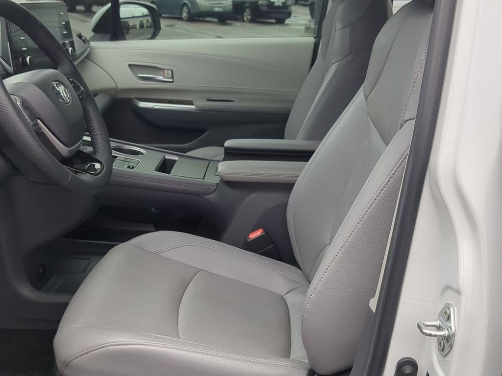 Thumbnail: 2023 Toyota Sienna - 10