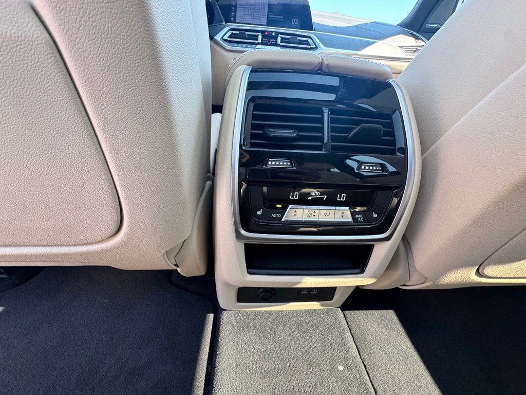 Thumbnail: 2021 BMW X7 - 23