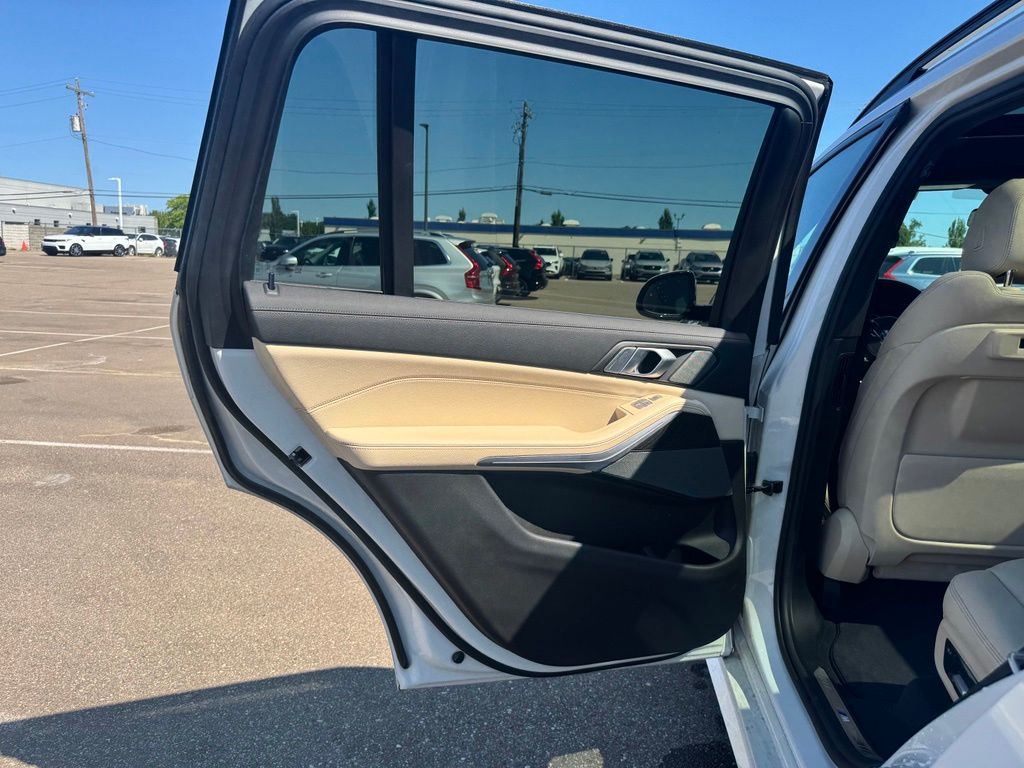 Thumbnail: 2021 BMW X7 - 20