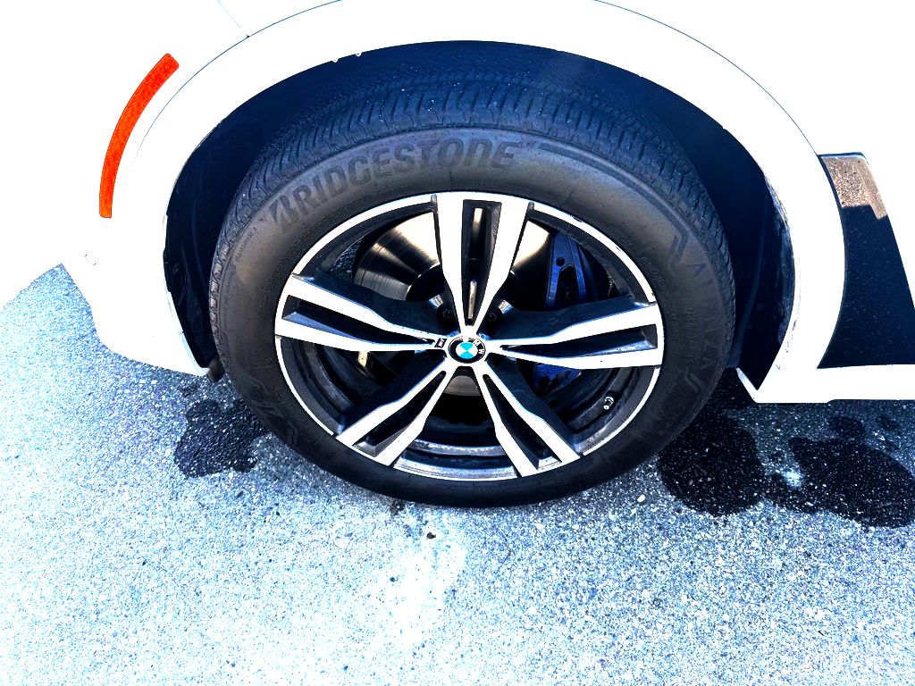 Thumbnail: 2021 BMW X7 - 7