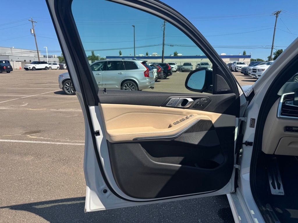 Thumbnail: 2021 BMW X7 - 24
