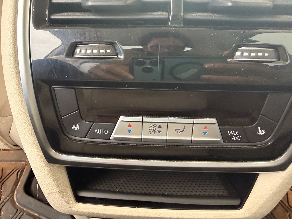 Thumbnail: 2020 BMW X7 - 25