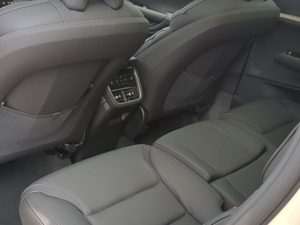 Thumbnail: 2026 Volvo EX90 - 23