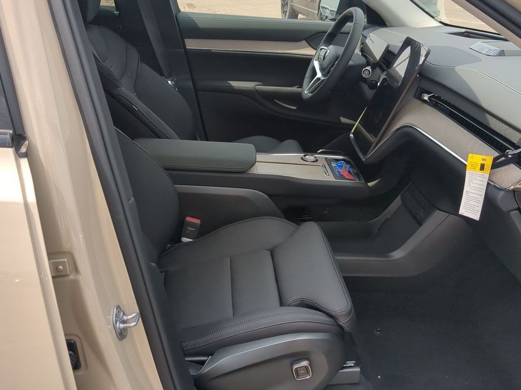Thumbnail: 2026 Volvo EX90 - 11